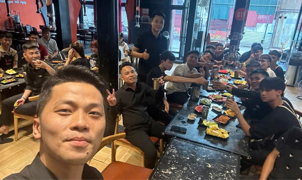 Tiếng trống kết thúc môn thi cuối cùng đã vang lên, giờ là lúc cả lớp gặp nhau mà không cần mang theo đề cương nữa!** 🎉